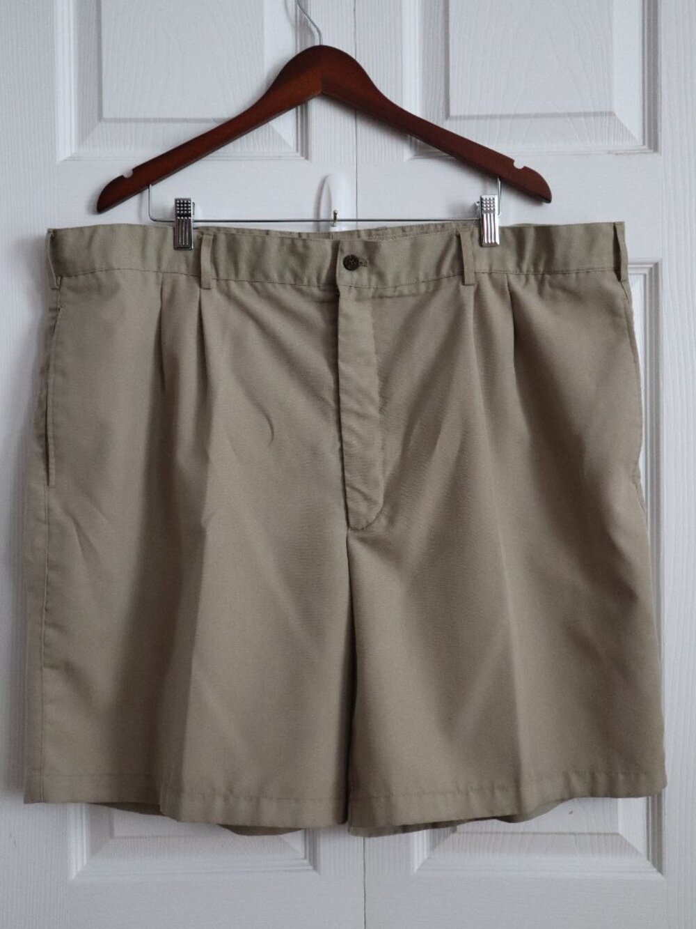 Caribbean Joe Khaki Chino Shorts Men's Size 46 Inseam 8" Golf Travel Beach